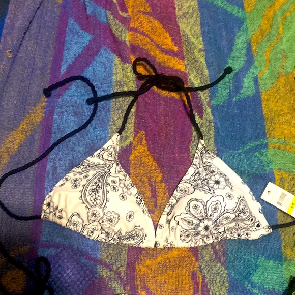 LG BIKINI Black and white Beach Club Society - Picture 2 of 3